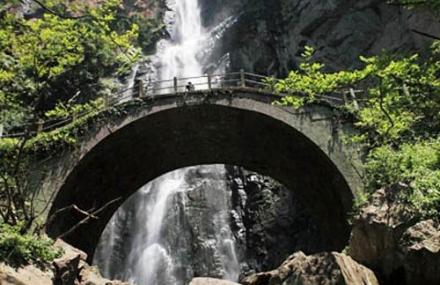 宁波岩头古村漂流