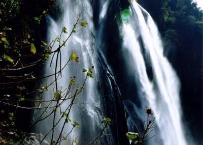昆明飞龙瀑