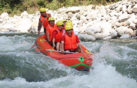 安康峡谷激流漂