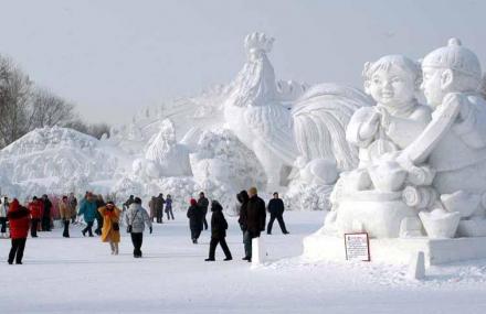 哈尔滨星夜观雪雕