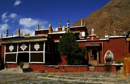 日喀则热拉雍仲林寺