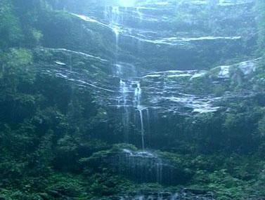 雅安千层岩瀑布