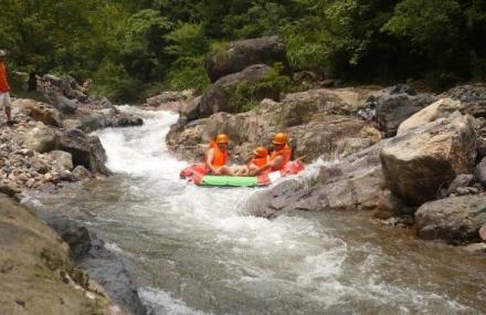 宁波小溪岙峡谷漂流