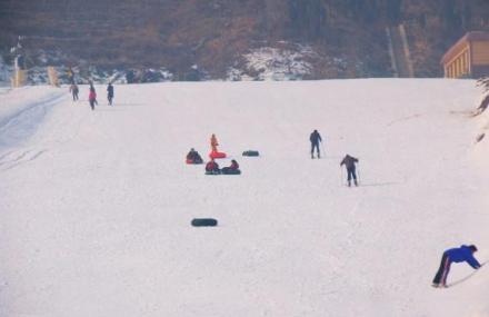 临沂地下画廊滑雪场