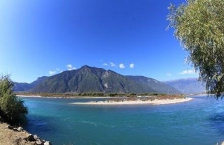 林芝德木冷泉河