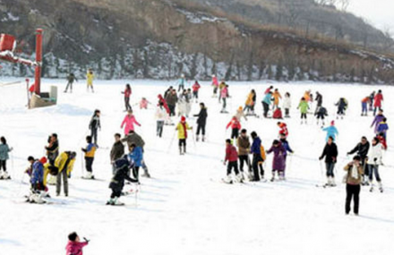 济南九顶塔滑雪场
