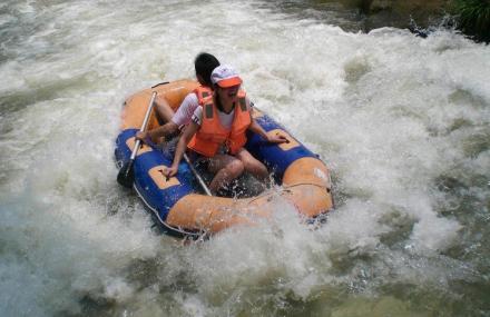 杭州大溪峡激流闯滩漂流