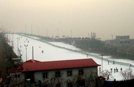 西安白鹿原滑雪场