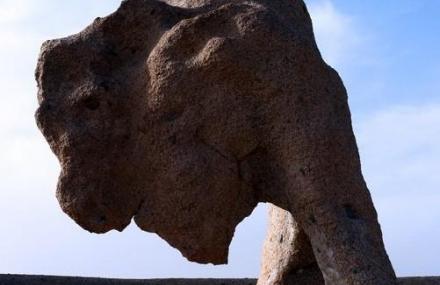 哈密猴娃山石雕群