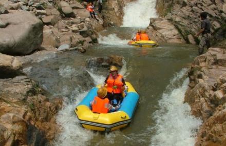杭州仙山谷激浪漂流景区