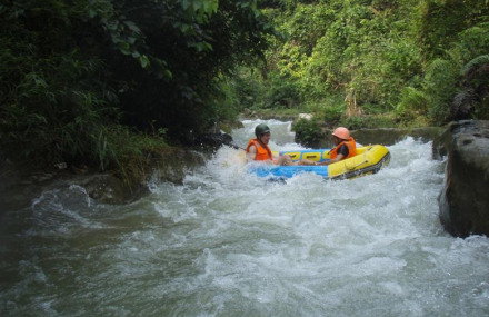 清远峰林暗河漂流