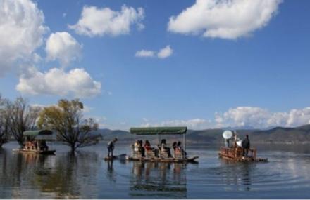 丽江拉市海竹筏逍遥游