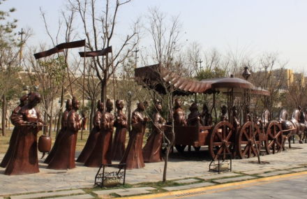 西安曲江池遗址公园观光小火车