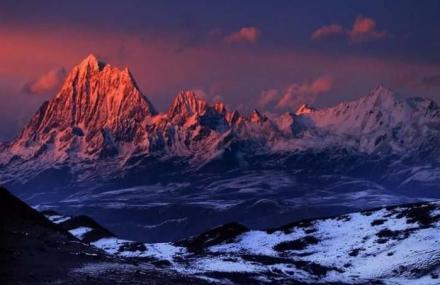 昌都德庆颇章神山