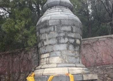 北京底哇答思大师塔