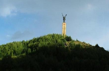 阿坝州红军长征纪念碑碑园