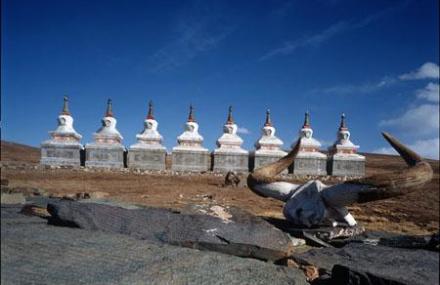 玉树通天河渡口白塔