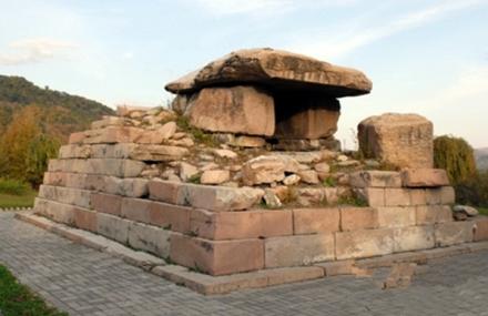 通化五盔坟五号墓