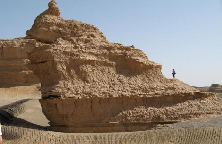 巴音郭楞雅丹龙城