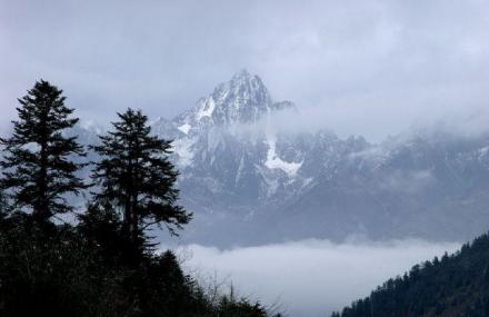 昌都生钦朗扎神山