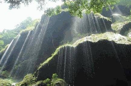 宜昌宝莲飞天瀑布