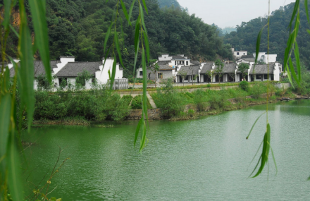 黄山蓝水河漂流