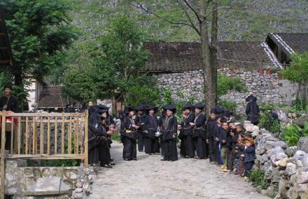 百色吞力黑衣壮民族风情园