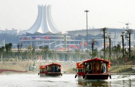 南宁民歌湖游船