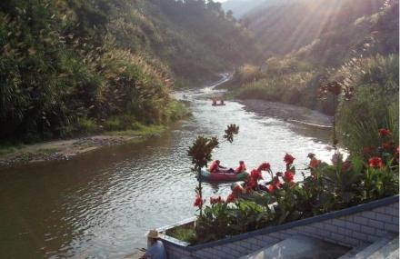 黄冈天景山峡谷漂流