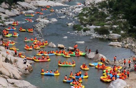南阳宝天曼峡谷漂流
