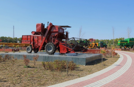 双鸭山北大荒农机博览园