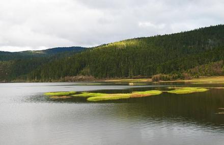 迪庆属都湖