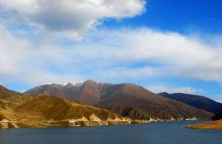 西宁国家森林公园察汗河景区