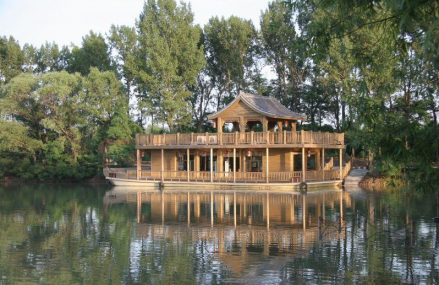 东营胜利油田森林木屋