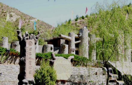 昌吉硅化木恐龙国家地质公园