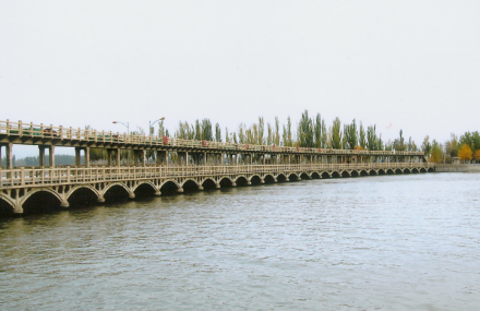 和田龙湖风景区