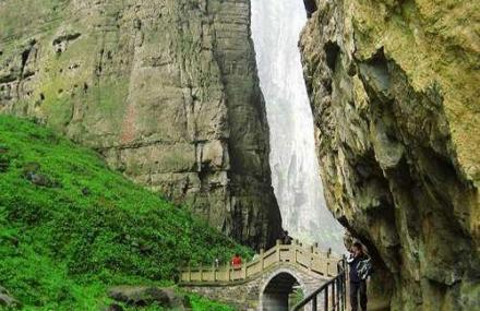 重庆龙水峡地缝